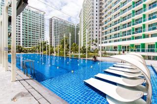 Sabrina's Crib Apartment 2BR by Azure Residences Near Airport - Manila - 4