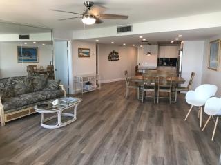 LICENSED MGR - MODERN OCEANFRONT CONDO! BEAUTIFUL OCEAN VIEWS! BEACH RESORT! 2 KING BEDs! - Key Largo - 1