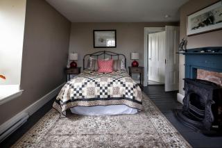Maplehurst Manor Bed and Breakfast - 4