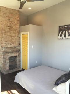 Modern Condo 2 Blocks From Quarters - New Orleans - 1