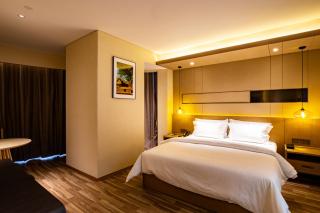 Metropolo Jinjiang Weihai Railway Station - 2