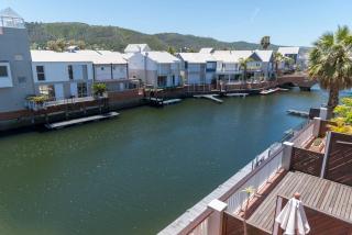 Waterfront 1BD Quay West - 4