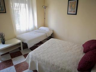 Santa Isabel Low Cost Rooms in private house - 9