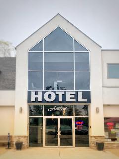 Amber Hotel - Grand Bend - 0