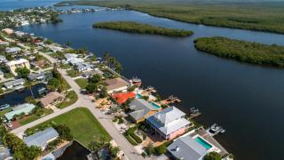 Kokopelli Villa - Matlacha waterfront close to Cap Coral - private home locally managed, fair & honest pricing - Matlacha - 4