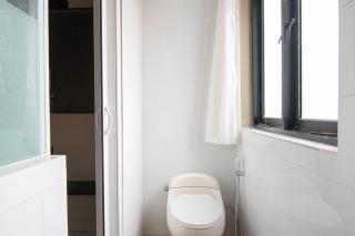 RedDoorz Plus near Hayam Wuruk 2 - 6