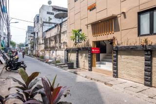 RedDoorz Plus near Hayam Wuruk 2 - Jakarta - 1