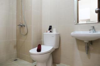 Comfy Studio Room The Oasis Cikarang Apartment By Travelio - Bekasi - 6