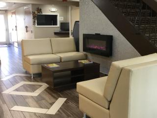 Super 8 by Wyndham South Holland - South Holland - 1