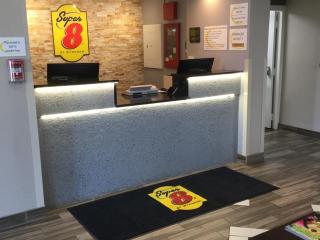 Super 8 by Wyndham South Holland - South Holland - 4