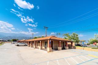 Oak Park Motel - 6