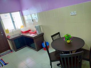 Purple TownHouse 3R2B Wifi - 3