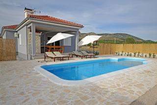 Modern Guest House Rak with beautiful pool - Šibenik - 1