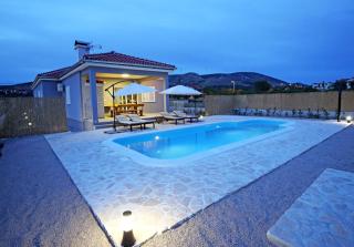 Modern Guest House Rak with beautiful pool - Šibenik - 8