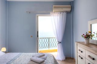 T8 APARTMENT ON THE BEACH - Benitses - 4
