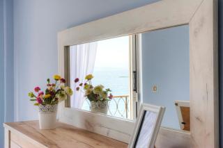 T8 APARTMENT ON THE BEACH - Benitses - 3