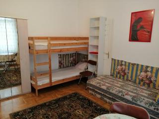 Garibaldi 5 Apartments & Rooms - Budapest - 3