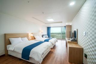 Breeze Bay Hotel - Seogwipo - 7