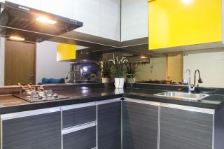 1BR with Extra Balcony The Oasis Cikarang Apartment By Travelio - Bekasi - 7