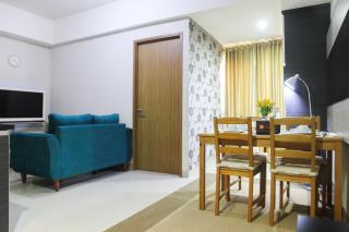 1BR with Extra Balcony The Oasis Cikarang Apartment By Travelio - Cikarang - 1