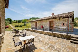 Agriturismo Tenuta Di Biscina - Biscina - 3