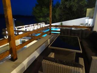 Villa-am-Meer-fuer-12-Personen-mit-Pool - Posedarje - 6