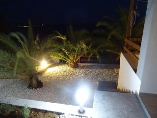 Villa-am-Meer-fuer-12-Personen-mit-Pool - Posedarje - 8