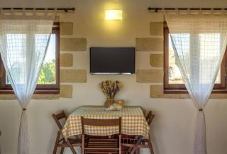 The Carob Tree Cottage - Kambánion - 3