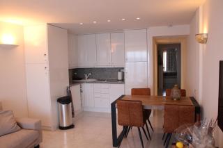 Ely Palace 8-2/1 - 5