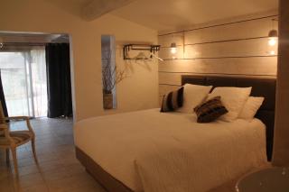 Le Hameau Fleur de Pierres , Chambre , Gite et Table d'Hôtes - Murs - 3