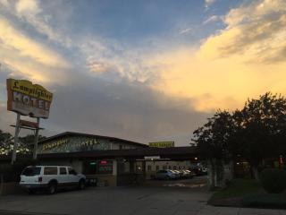 Lamplighter Motel - 4