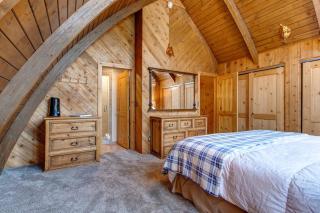 Creekside Chalet - 1