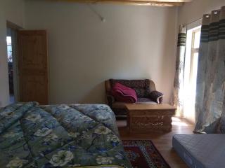 Chosdup Guest House - 2