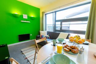 The Point Apartment, Leeds City Center - 3