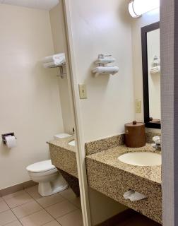 Super 5 Inn - Mississauga - 1