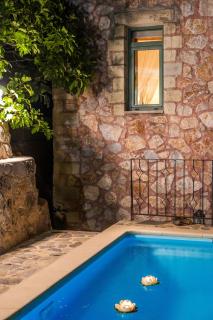 Stone Built Villa Galatia, Poolside & Perfect View - Karés - 4