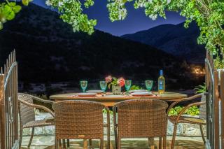 Stone Built Villa Galatia, Poolside & Perfect View - Karés - 3