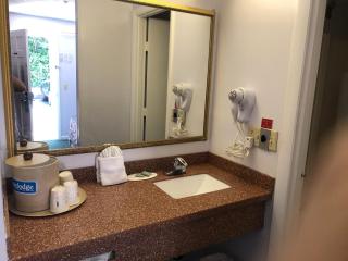 Travelodge by Wyndham Cape Cod Area - West Dennis - 7