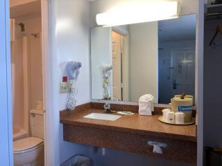 Travelodge by Wyndham Cape Cod Area - West Dennis - 8