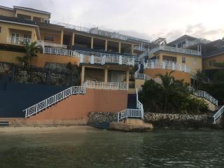 Moxons Beach Club - Boscobel - 8