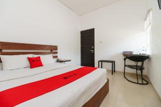 RedDoorz Syariah near Jembatan Siti Nurbaya Padang - 0