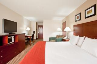 Holiday Inn Express and Suites Three Rivers by IHG - 3