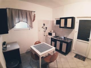 Apartments Leonarda - Murter - 1