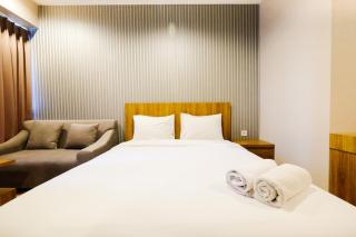 Best Furnished Studio Grand Kamala Lagoon Apartment By Travelio - Bekasi - 3
