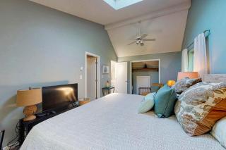 3 Bed 2 Bath Vacation home in West Tisbury - 8