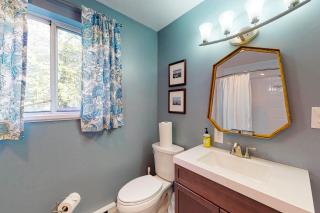 3 Bed 2 Bath Vacation home in West Tisbury - 2