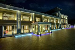 Four Vedas Hotel & Resort - 5