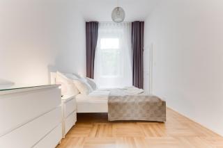 The Dancing House Residence, Two Bedroom Apartment with Balcony near river! - 3