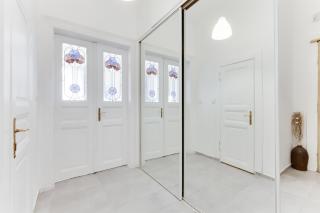 The Dancing House Residence, Two Bedroom Apartment with Balcony near river! - 6