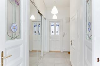 The Dancing House Residence, Two Bedroom Apartment with Balcony near river! - 8